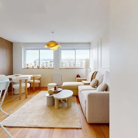 Vue Sur Le Port De Premium * Caen