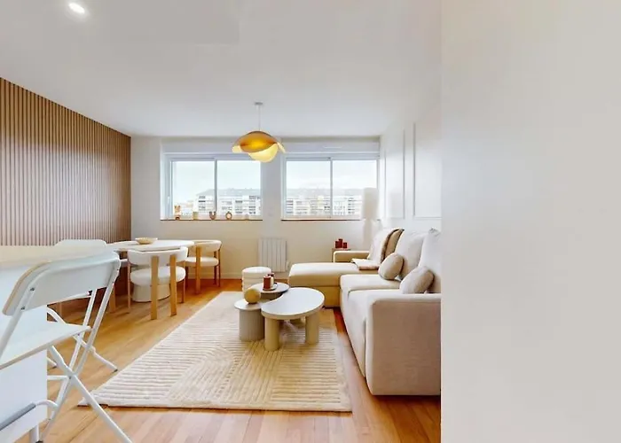 Vue Sur Le Port De Premium * Caen