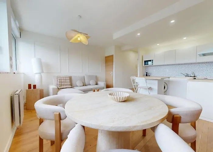 Vue Sur Le Port De Premium * Caen